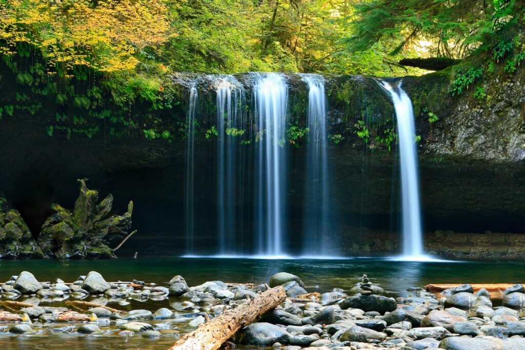 8 Enchanting Waterfalls in World
