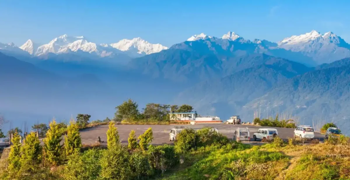 Pelling: Gateway to Majestic Views